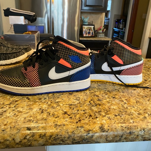 Jordan 1 Youth Mid( Multi Color Grid) - Picture 3 of 5